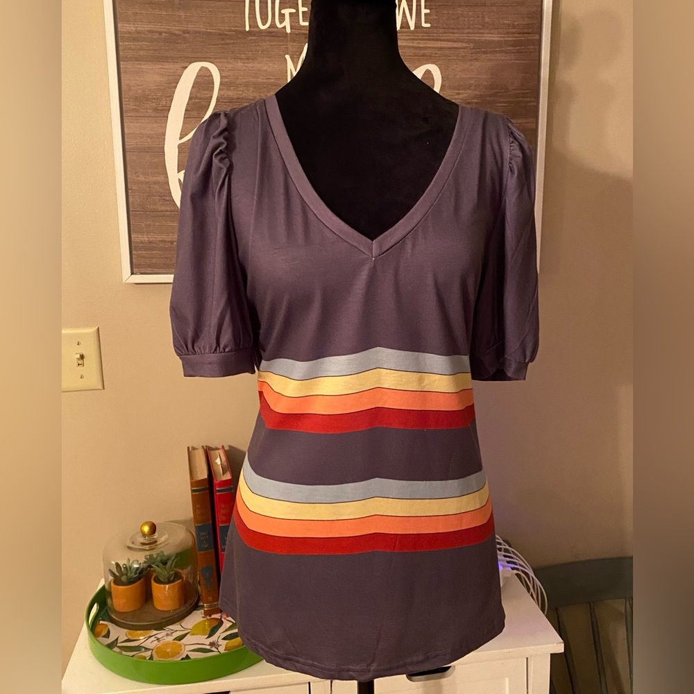 #104 V-neck, puff sleeve tee